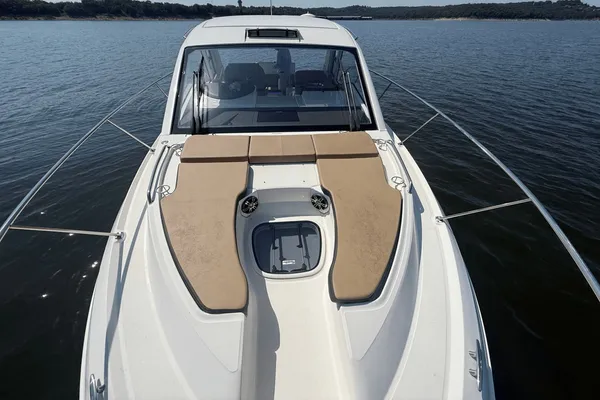 Sea Ray Sundancer 350 Coupe image