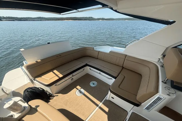 Sea Ray Sundancer 350 Coupe image