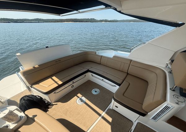 Sea Ray 350 Sundancer Coupe image