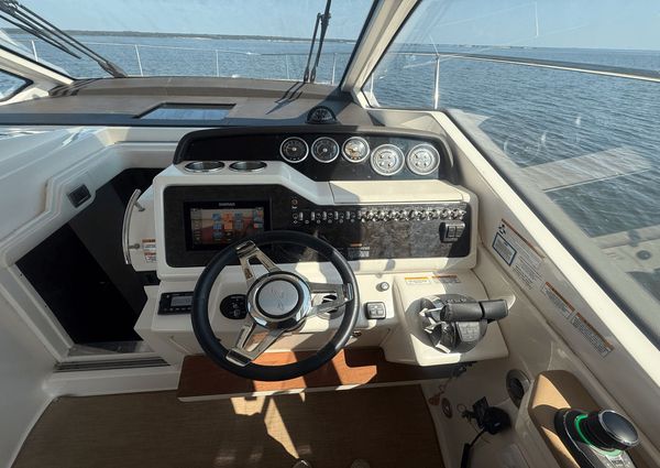 Sea Ray 350 Sundancer Coupe image
