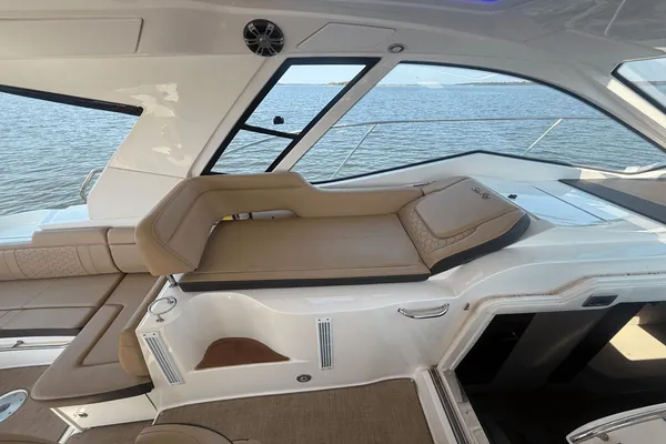 Sea Ray Sundancer 350 Coupe image