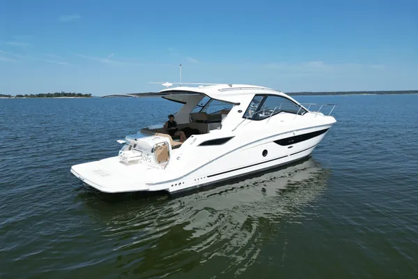 Sea Ray Sundancer 350 Coupe image