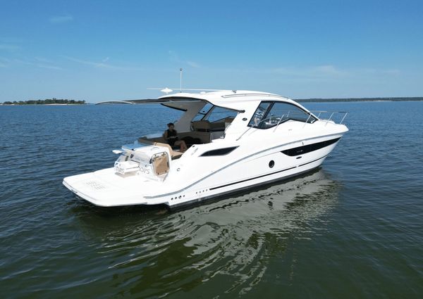 Sea Ray 350 Sundancer Coupe image