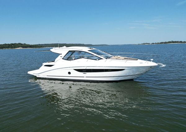 Sea Ray 350 Sundancer Coupe image