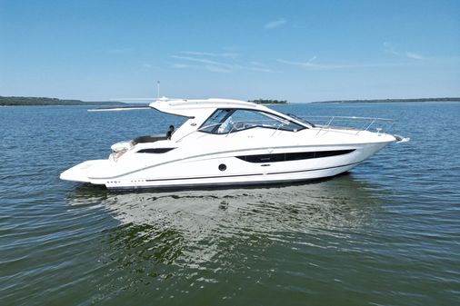 Sea Ray 350 Sundancer Coupe image