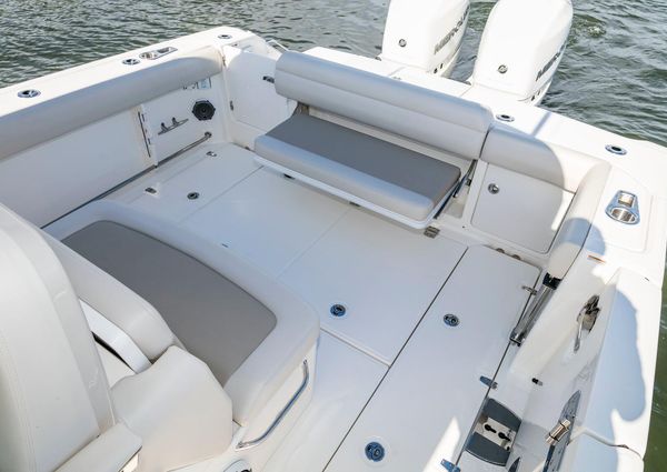 Boston-whaler 330-OUTRAGE image