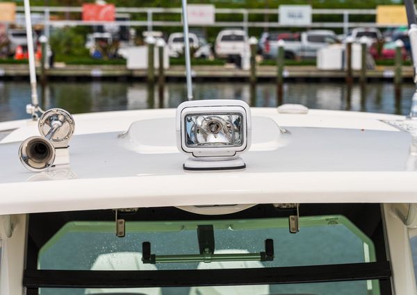 Boston-whaler 330-OUTRAGE image