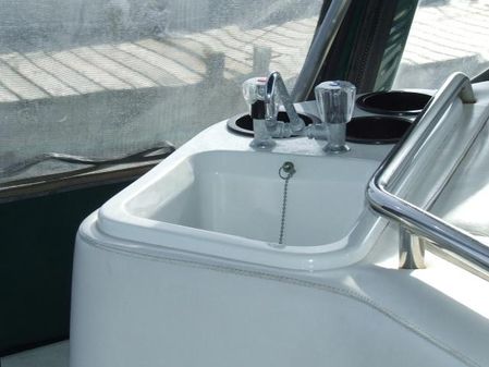 Doral 300 MC Express Cruiser image