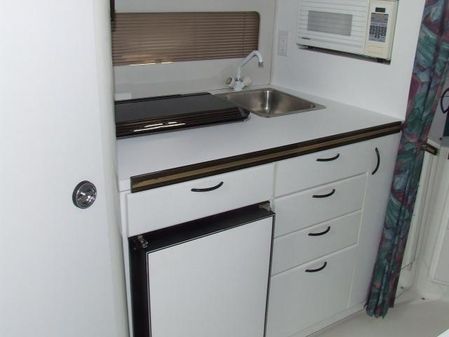 Doral 300 MC Express Cruiser image