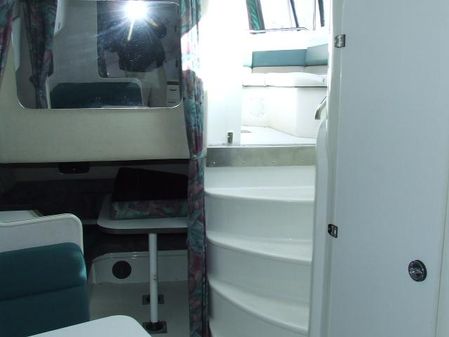 Doral 300 MC Express Cruiser image