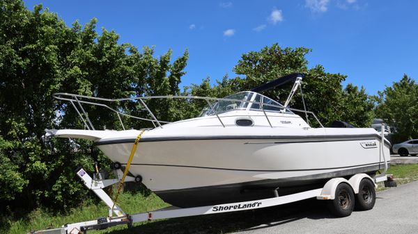 Boston Whaler 23 Conquest 