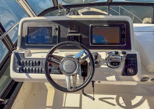 Sea Ray 400 Fly image