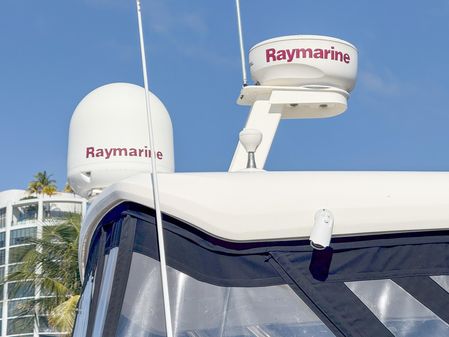 Sea Ray 400 Fly image