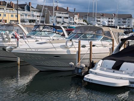 Rinker 330 Fiesta Vee image