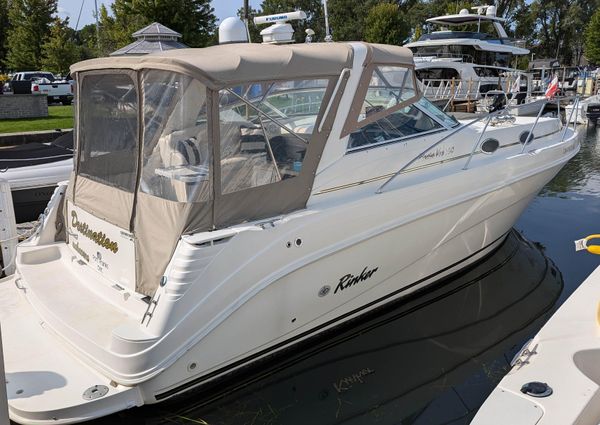 Rinker 330 Fiesta Vee image