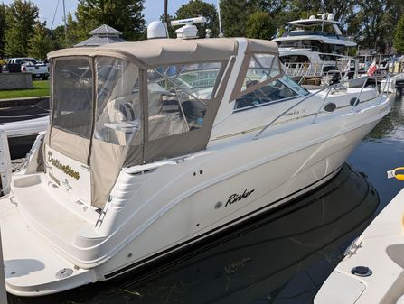 Rinker 330 Fiesta Vee image