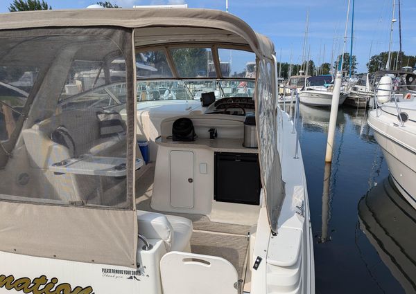 Rinker 330 Fiesta Vee image