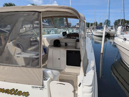 Rinker 330 Fiesta Vee image