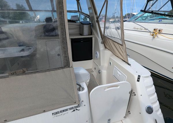 Rinker 330 Fiesta Vee image