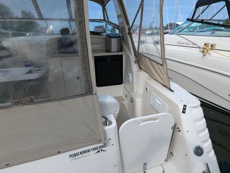 Rinker 330 Fiesta Vee image