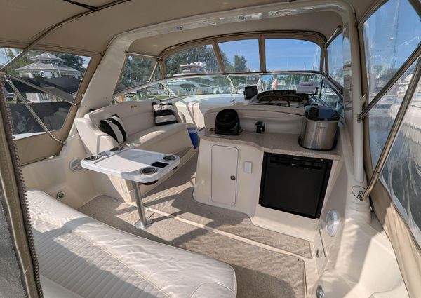 Rinker 330 Fiesta Vee image