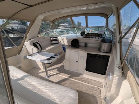 Rinker 330 Fiesta Vee image