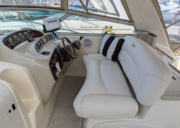 Rinker 330 Fiesta Vee image