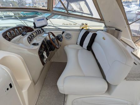 Rinker 330 Fiesta Vee image