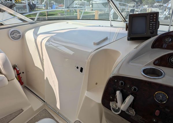 Rinker 330 Fiesta Vee image