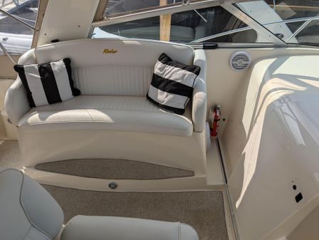 Rinker 330 Fiesta Vee image