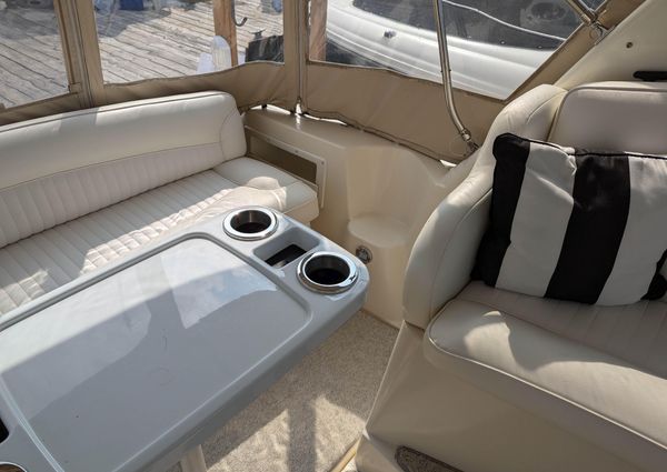 Rinker 330 Fiesta Vee image