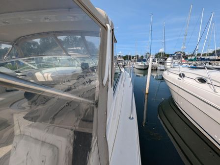 Rinker 330 Fiesta Vee image