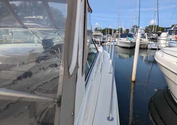 Rinker 330 Fiesta Vee image