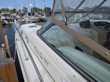 Rinker 330 Fiesta Vee image