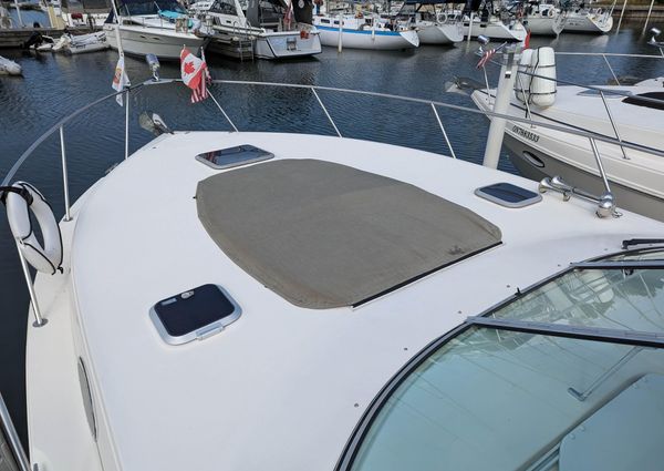 Rinker 330 Fiesta Vee image