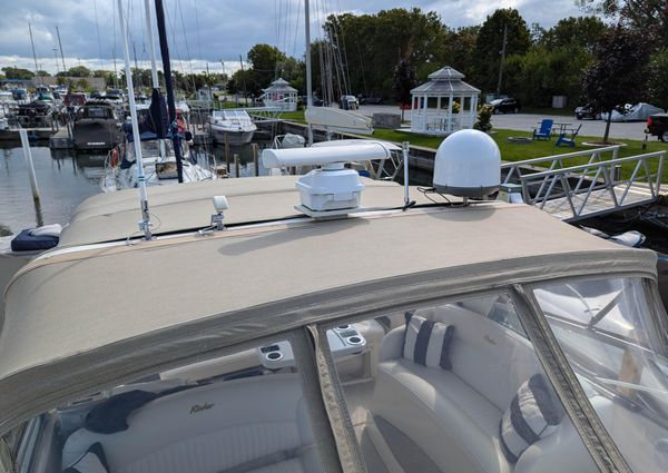 Rinker 330 Fiesta Vee image