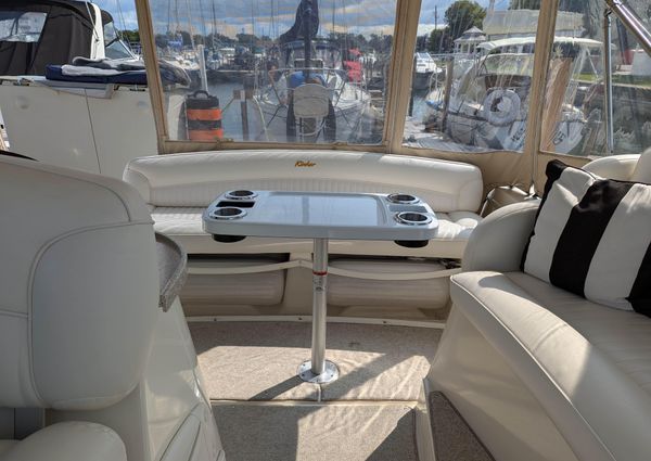 Rinker 330 Fiesta Vee image