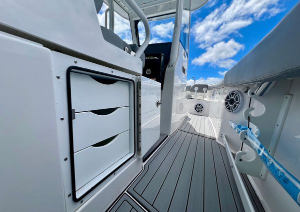 Everglades 285-CENTER-CONSOLE image