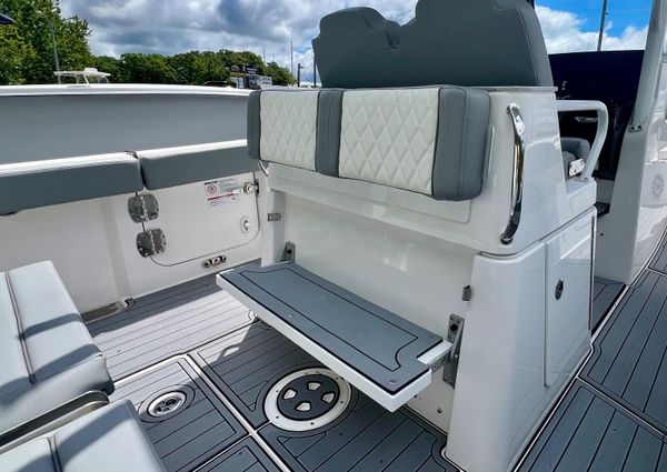 Everglades 285-CENTER-CONSOLE image