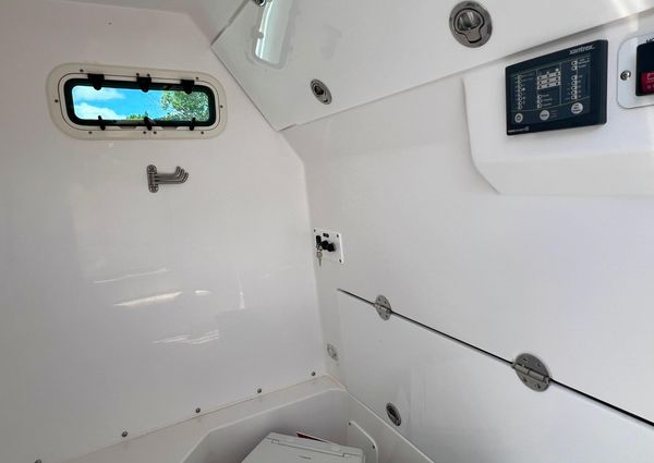 Everglades 285-CENTER-CONSOLE image