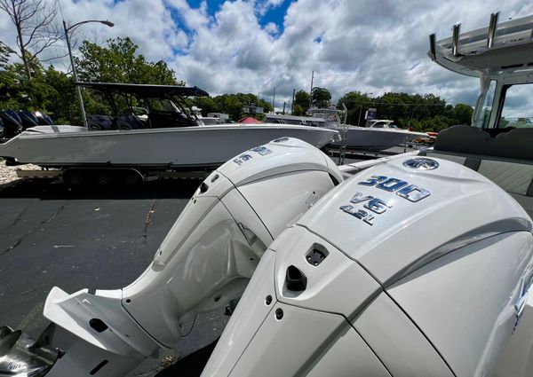 Everglades 285-CENTER-CONSOLE image