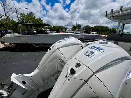 Everglades 285-CENTER-CONSOLE image