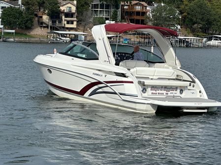 Formula 330 Crossover Bowrider image