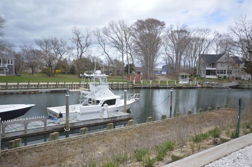 Bertram 31 Flybridge Cruiser image