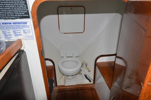 Bertram 31 Flybridge Cruiser image