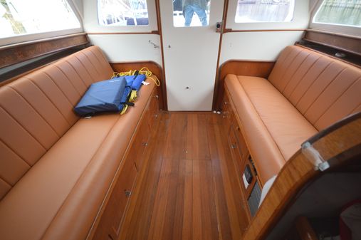 Bertram 31 Flybridge Cruiser image