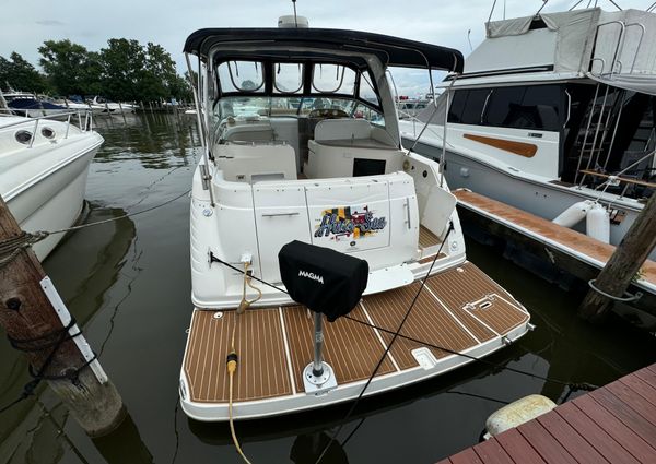 Rinker 320 Express Cruiser image