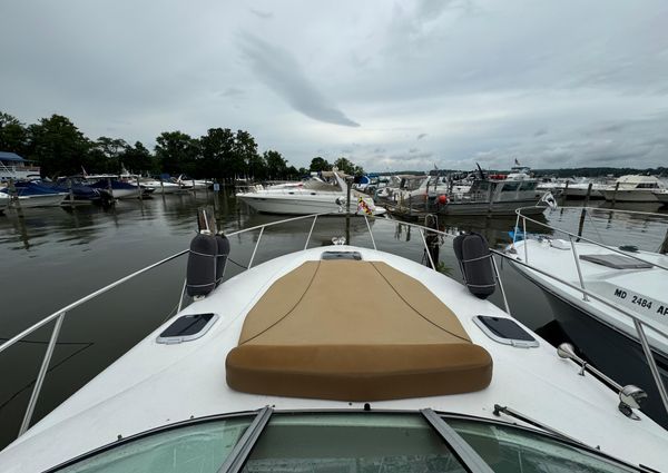 Rinker 320 Express Cruiser image