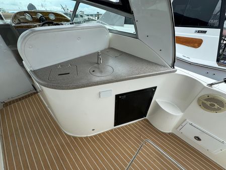 Rinker 320 Express Cruiser image