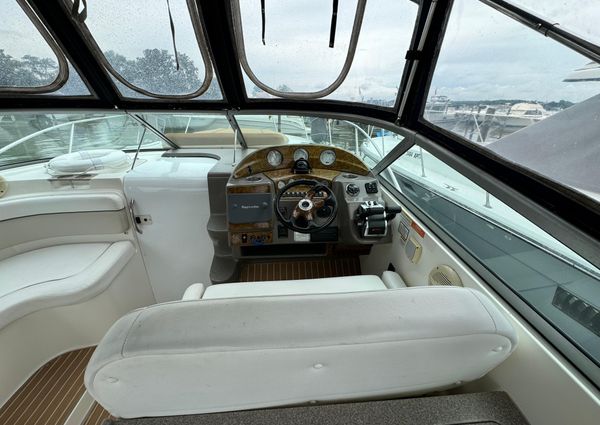 Rinker 320 Express Cruiser image